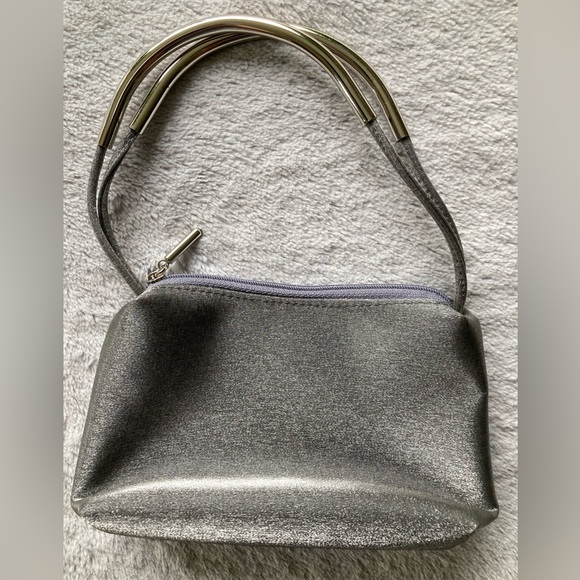 Grey-silver ‘Berkertex of London’ Evening bag. - Picture 2 of 6